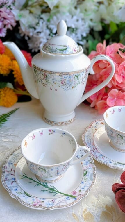 HIGHLAND FINE PORCELAIN 17 PIECE TEA SET